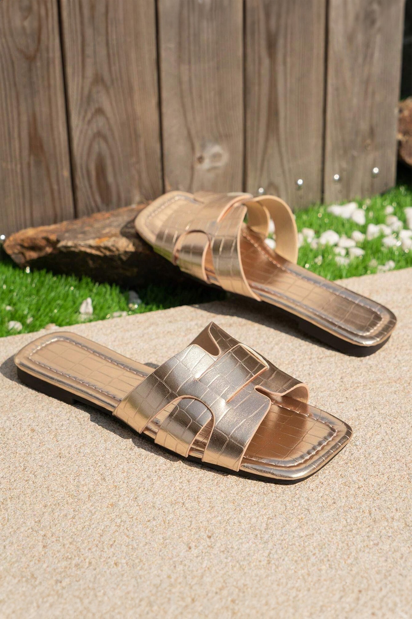 Gold Crocodile Pattern Roman Style Flat Sandals