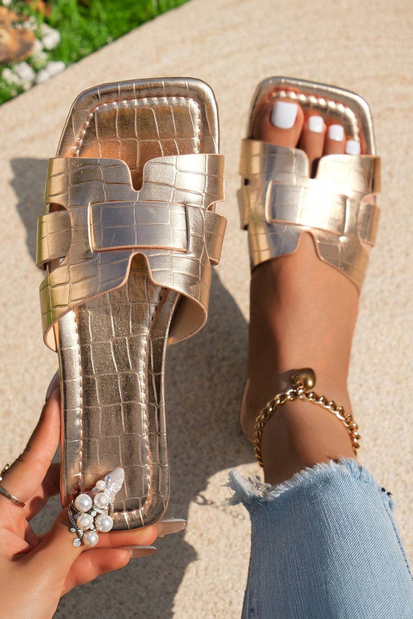 Gold Crocodile Pattern Roman Style Flat Sandals